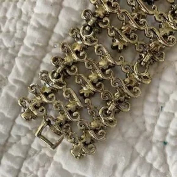 vintage Wide Bracelet  Flower Filagree Chain Style Costume Gold Brass Metal - Picture 6 of 6